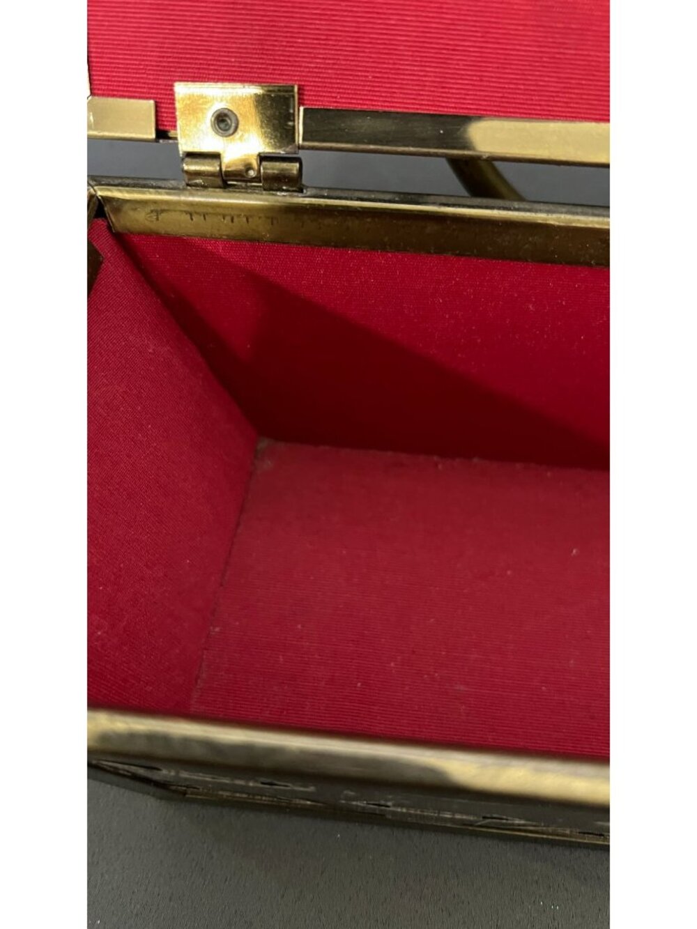 Woven Brass Metallic Box Purse With Red Lined Interior & Handle - Picture 3 of 11